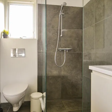 5 Bedroom Pet Friendly In *
